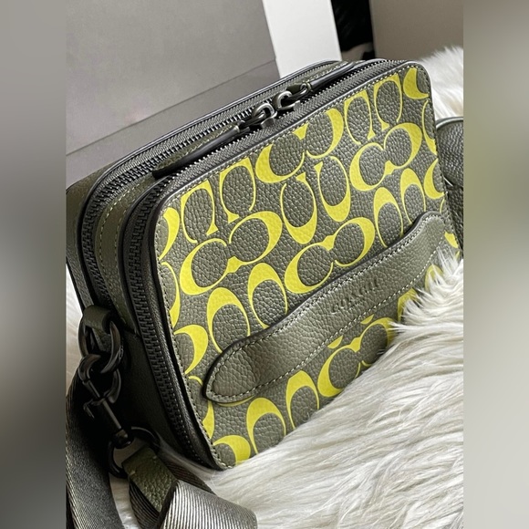 CA074 - Coach Charter Crossbody with Hybrid Pouch in Signature Leather - Picture 4 of 15